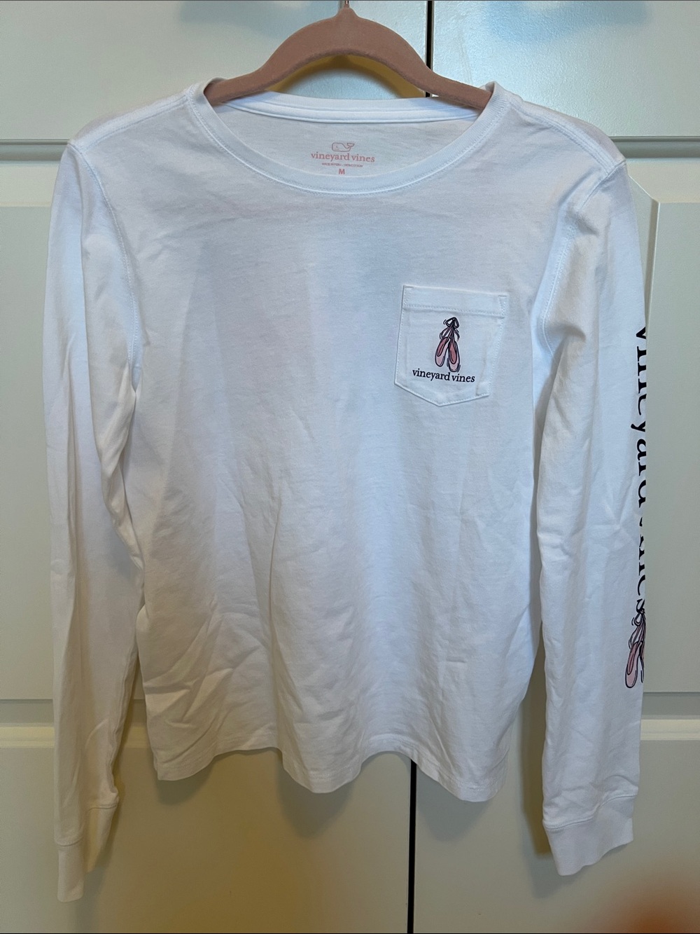 NEW Vineyard Vines Girls Long-Sleeve Pocket Tee with Ballet shoes - Picture 1 of 5